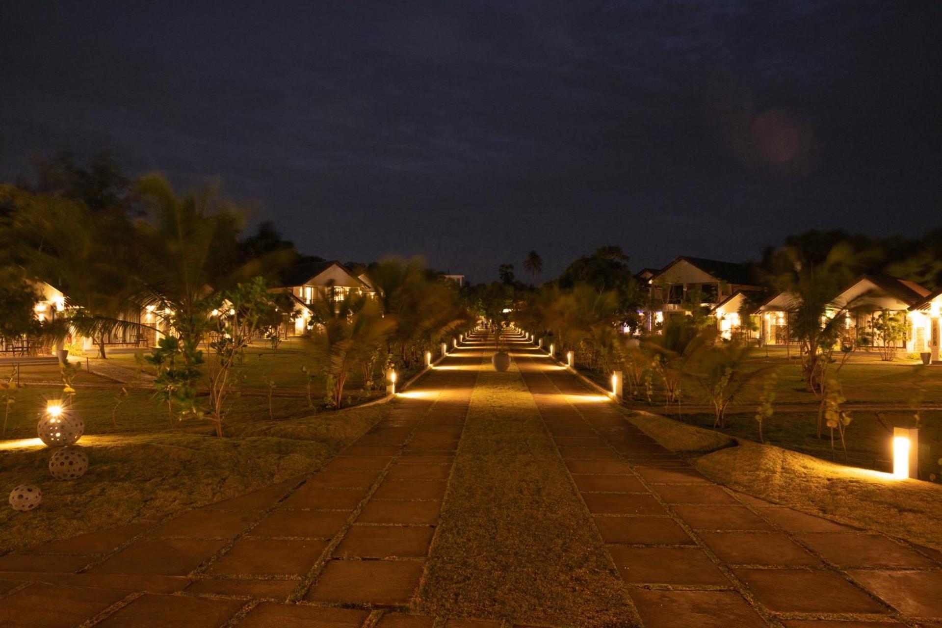 Uppuveli Beach By Dsk Trincomalee Exteriör bild